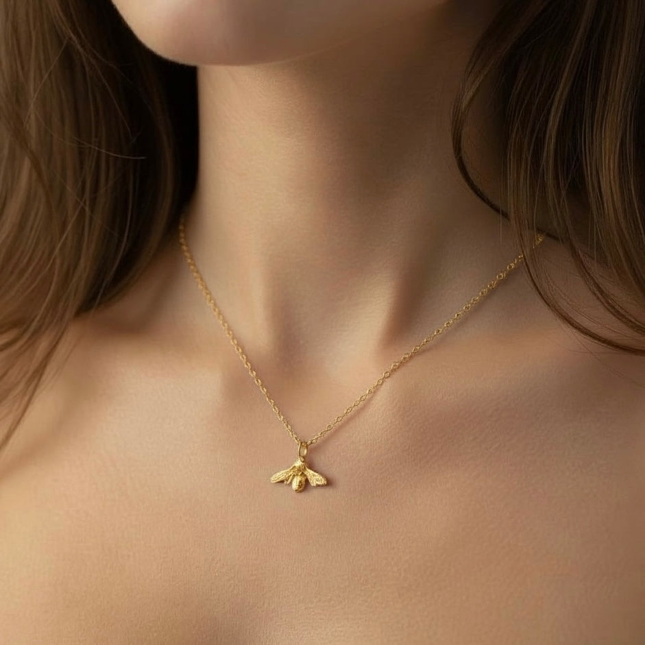 Bee Necklace Guld