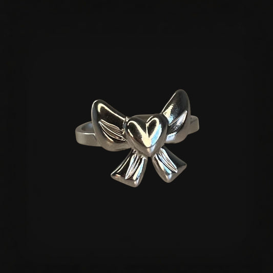 Tied love ring silver