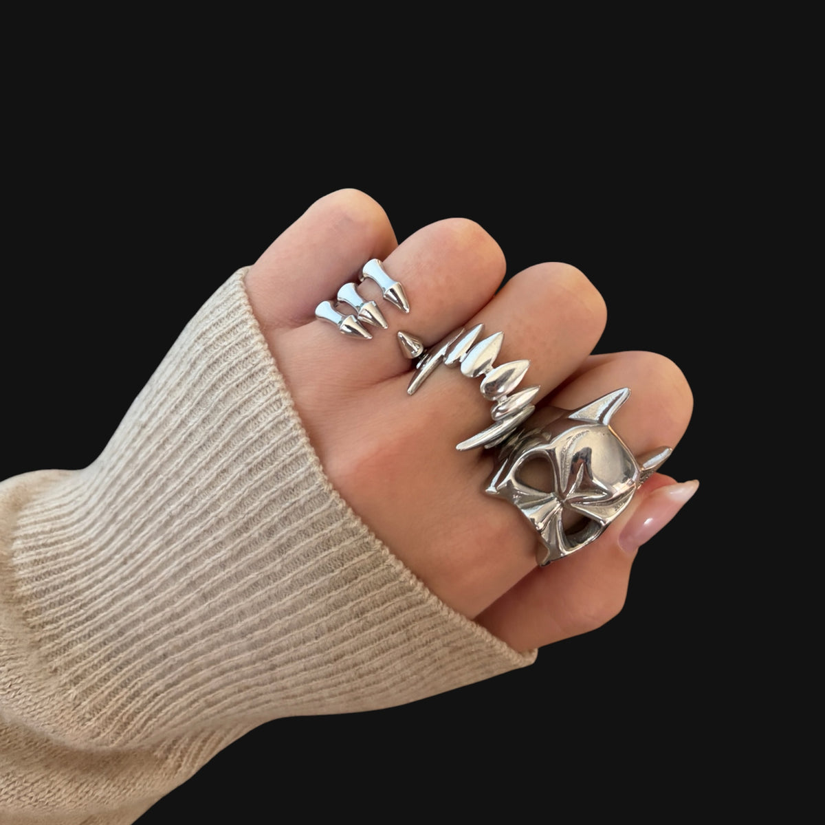 Vampire Teeth Ring - silver